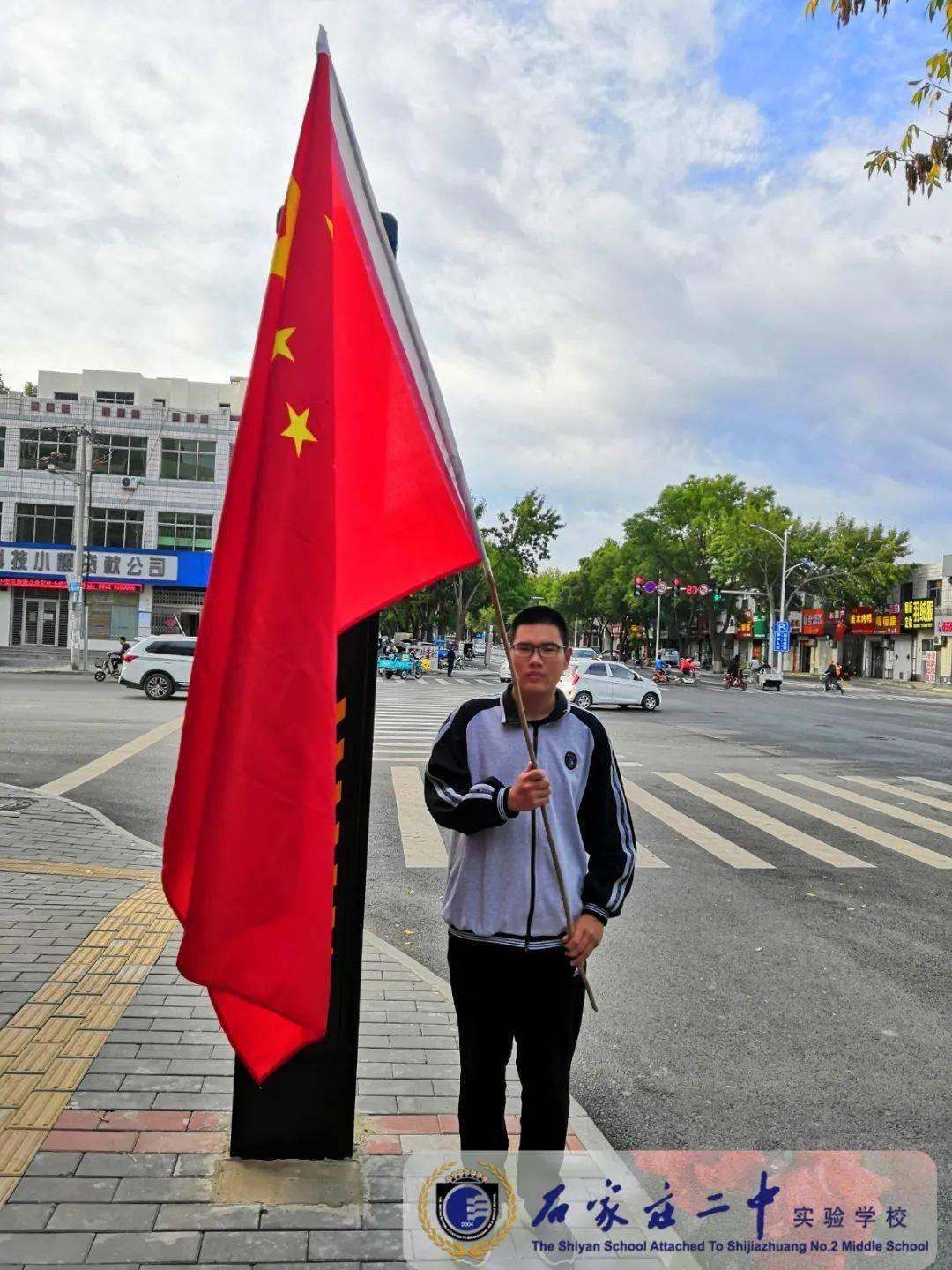 民国女子大闹洗衣店,扬言要枪毙店长和员工,她究竟是什么身份?