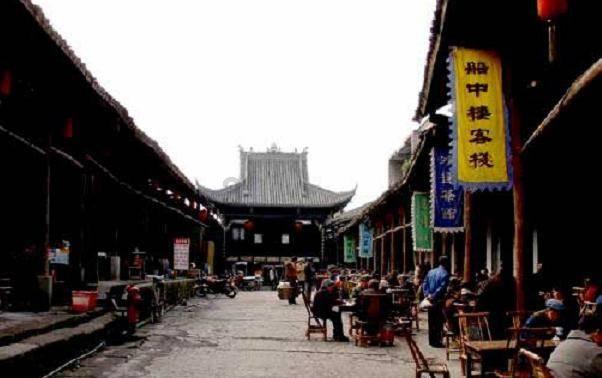 无限翻滚小球
